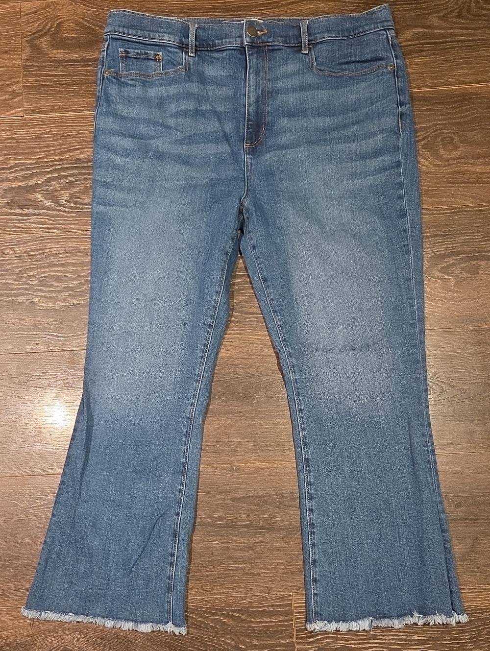 ❤️ ANN TAYLOR LOFT OUTLET HIGH RISE CROP FLARE JEANS, 16 (33) - Picture 2 of 9